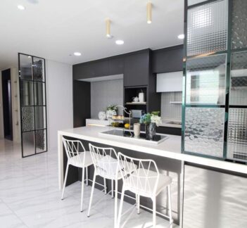 Cocina con cristalera